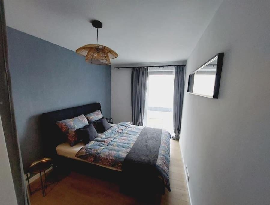 Przestronny apartament, ogródek, bezpłatne miejsca postojowe w garażu, AWG APARTMENTS Apartment in Krakow