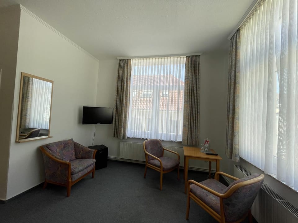 TV and multimedia, Seating area