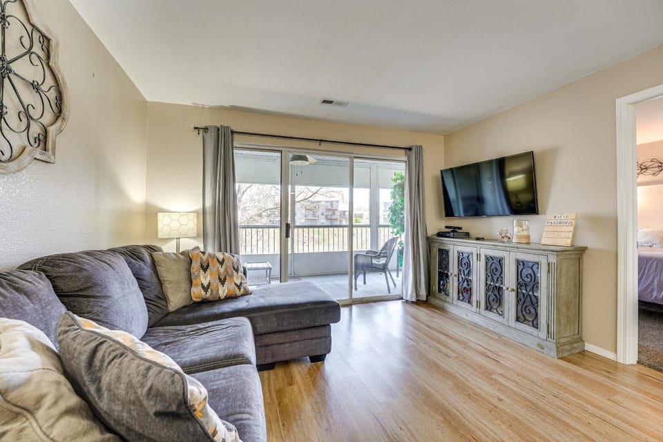 Branson Condo w/ Screened Porch: 4 Mi to Lake! House in Branson