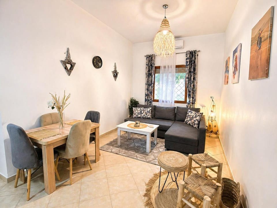 Living room, Seating area, Dining area, air conditioner