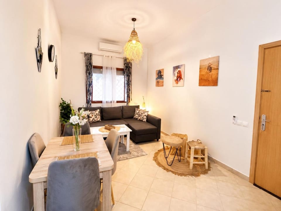 Living room, Seating area, Dining area, air conditioner