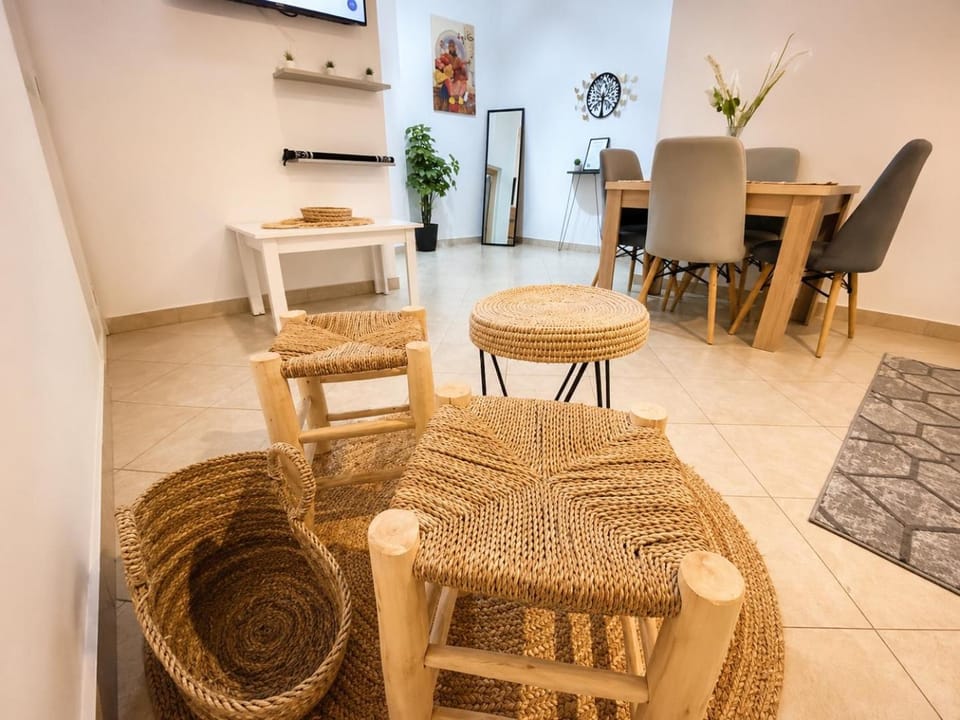 TV and multimedia, Living room, Seating area, Dining area, air conditioner