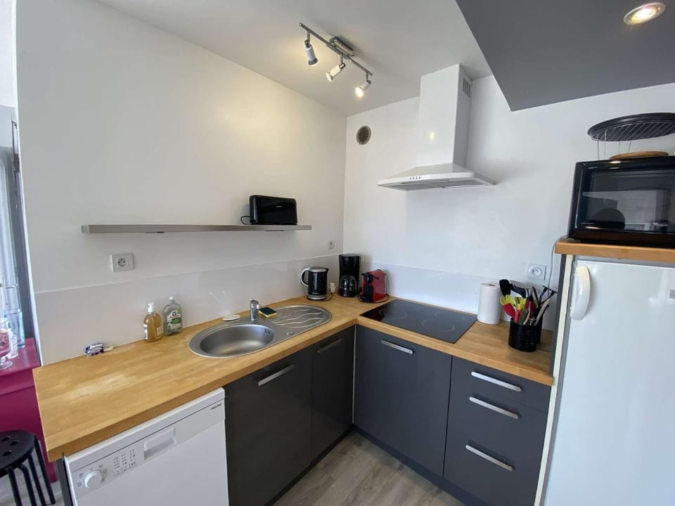 Résidence Le Casino - Appartement devant la plage vue mer parking privé MAE-6404 Apartment in Perros-Guirec