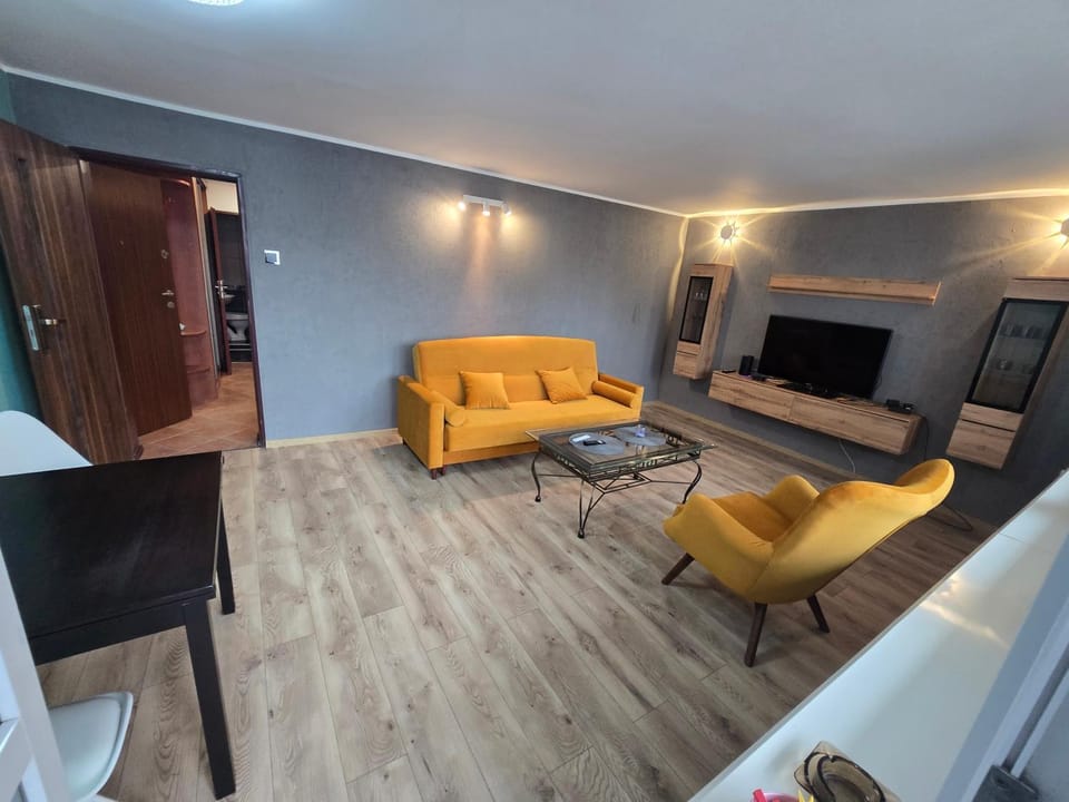 Communal lounge/ TV room, TV and multimedia, Living room, Seating area, Evening entertainment