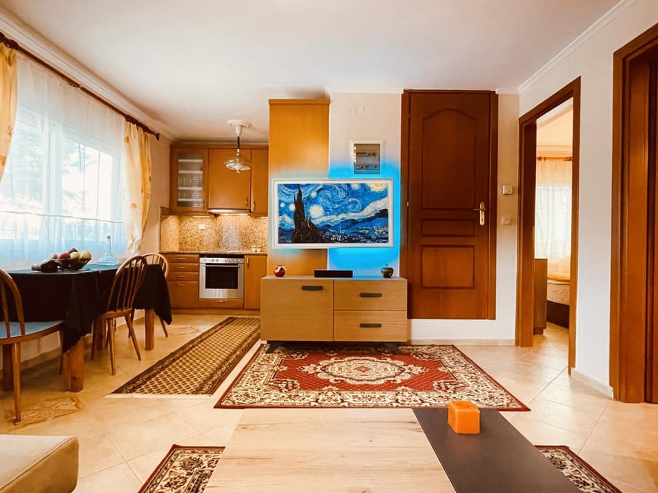 Kitchen or kitchenette, Seating area