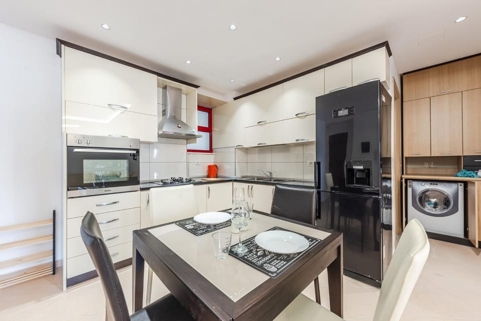 Kitchen or kitchenette, Living room, dishwasher, washing machine, dryer