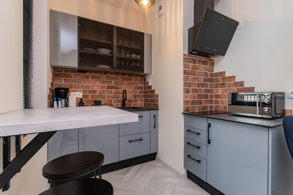 Kitchen or kitchenette, Dining area, minibar, oven, pet friendly, stove
