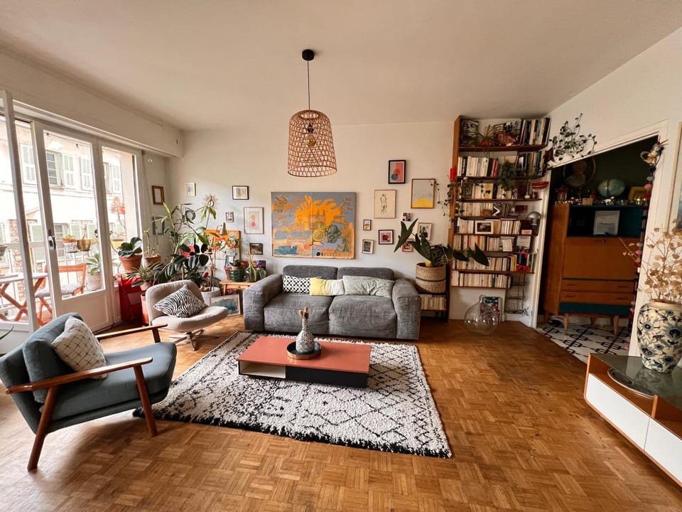 Library, Living room, Seating area