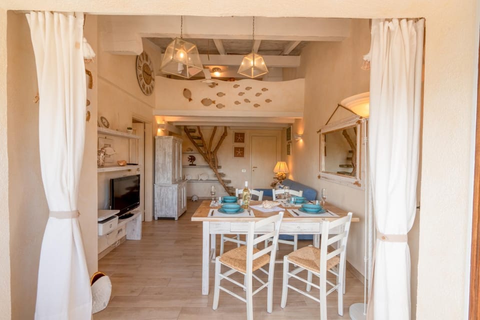 TV and multimedia, Kitchen or kitchenette, Living room, Seating area, Dining area