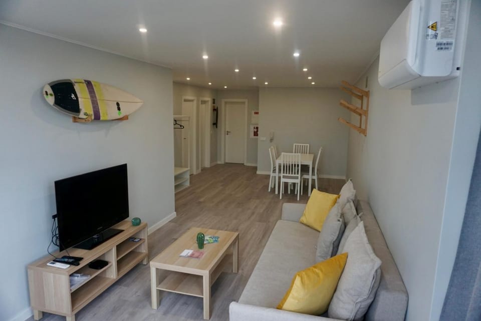 Communal lounge/ TV room, TV and multimedia, Living room