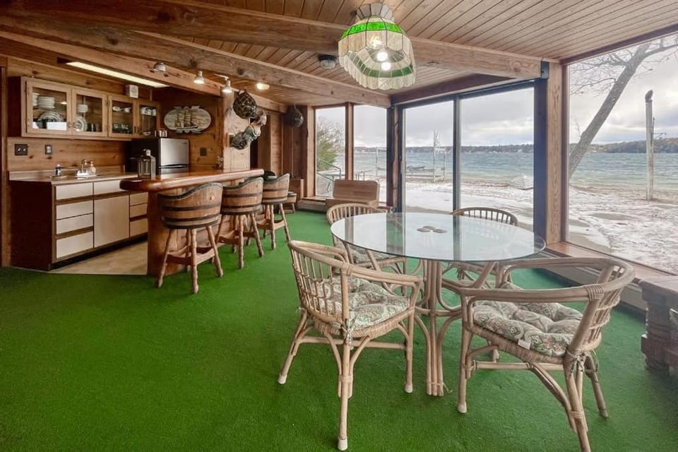 Lakefront Serenade House in Michigan