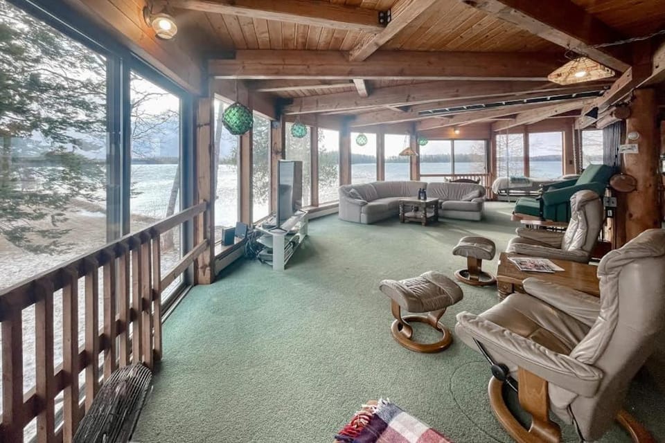 Lakefront Serenade House in Michigan
