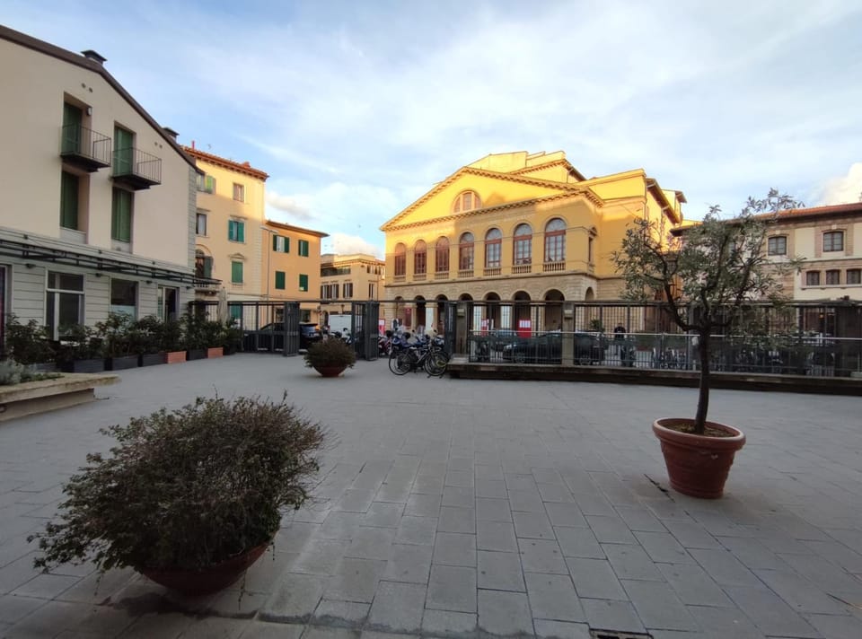 Neighbourhood, Location