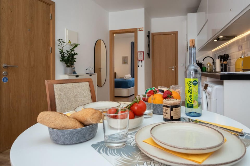 Kitchen or kitchenette, Food and drinks, Dining area, Food