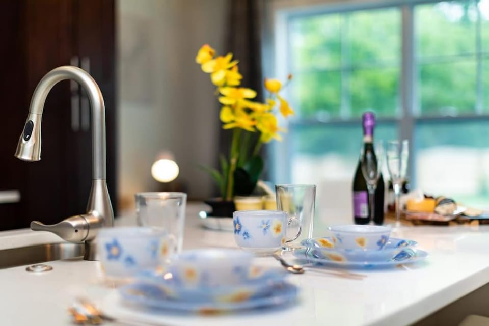 The Asbury House Luxury Private Getaway House in Huntersville