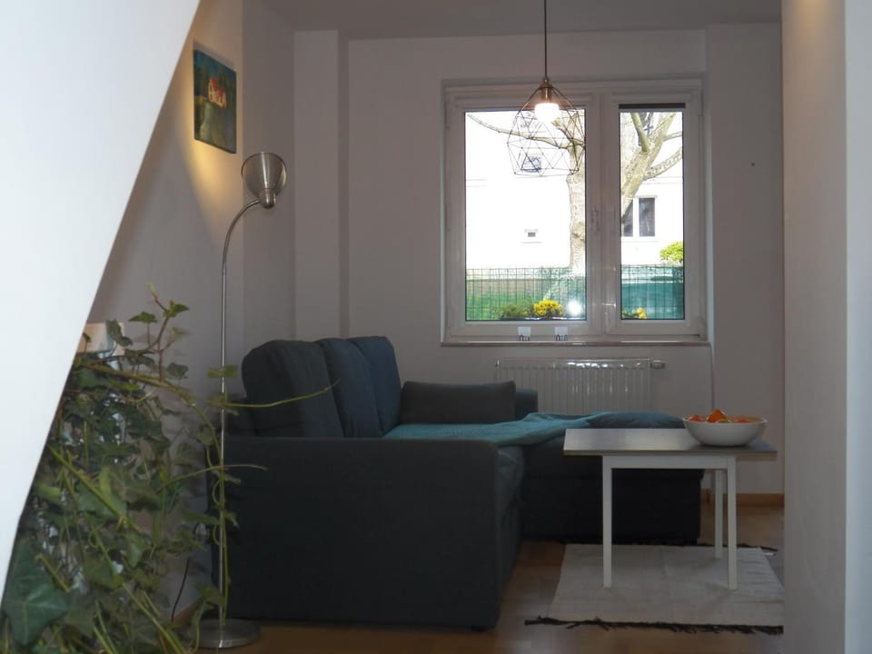Facade/entrance, Natural landscape, Decorative detail, Seating area