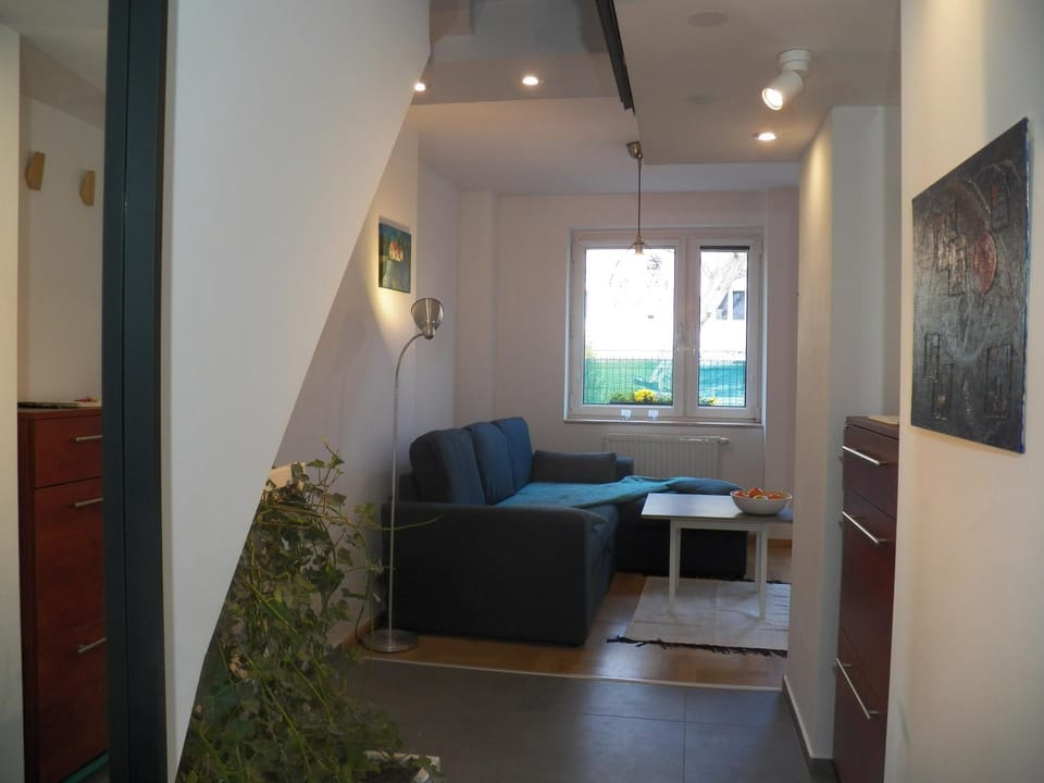 Facade/entrance, Decorative detail, Decorative detail, Seating area