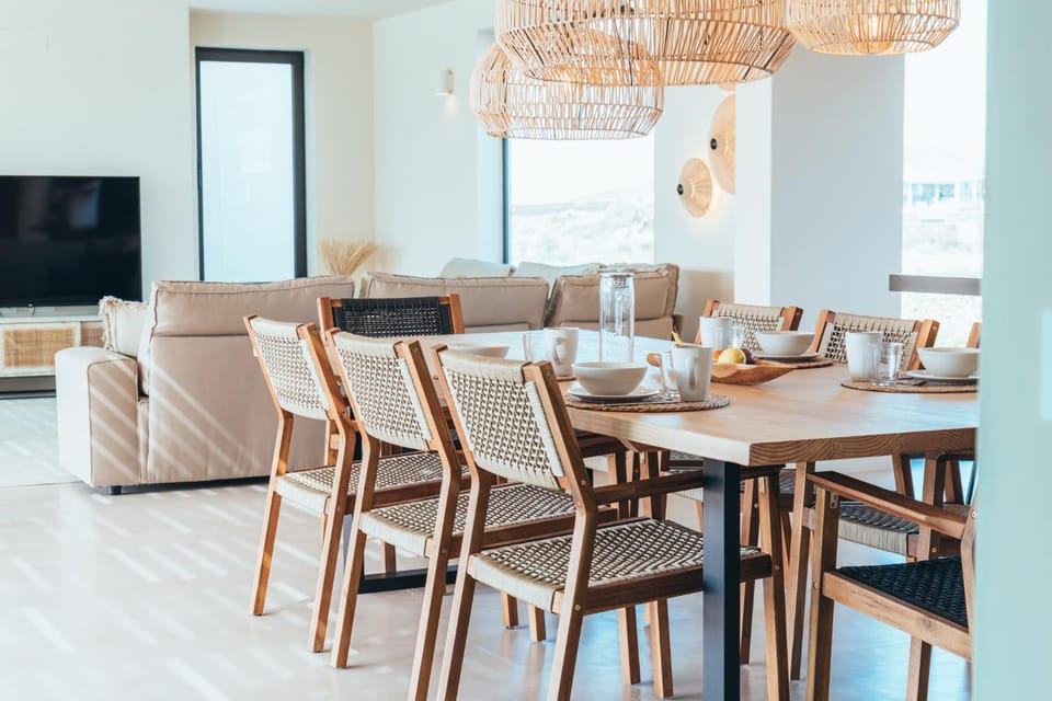 Communal lounge/ TV room, TV and multimedia, Living room, Seating area, Dining area, Evening entertainment, Garden view, Mountain view, Pool view