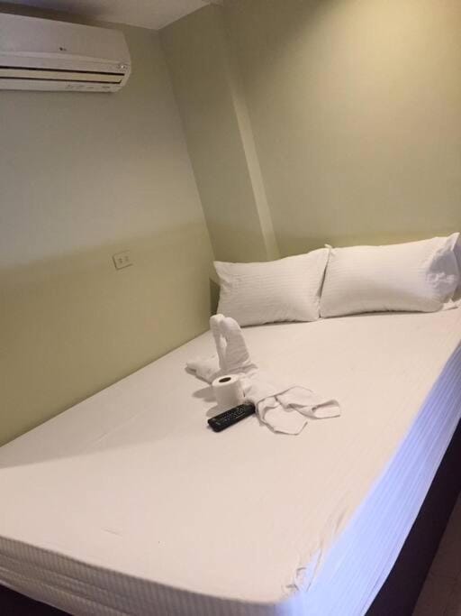 Spacious Studio Apartment B201 Apartment in Makati