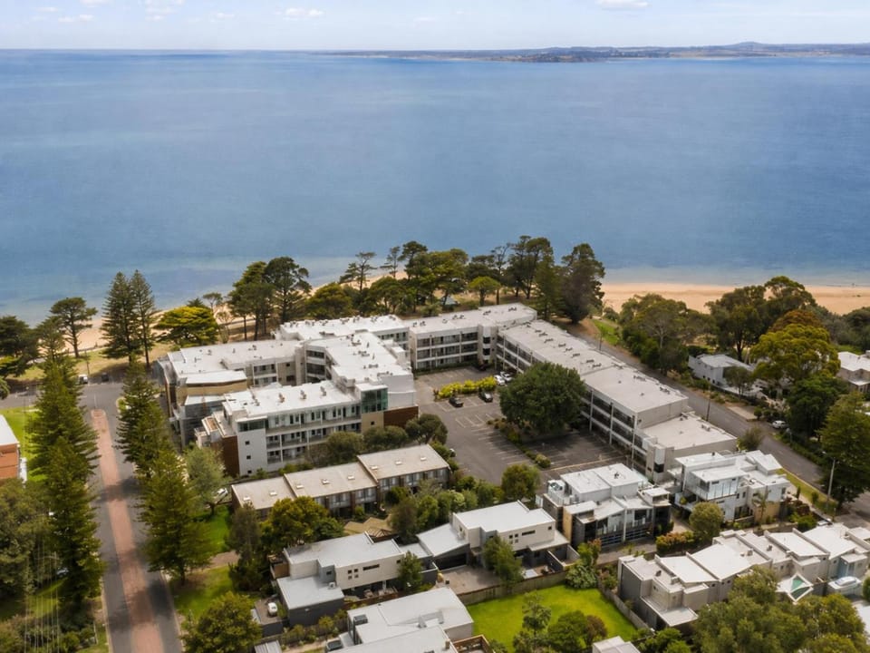 Property building, Bird's eye view, Beach, Sea view, Parking
