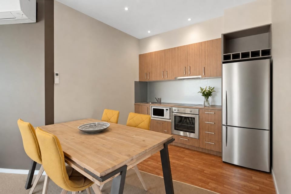 Kitchen or kitchenette, Seating area, Dining area, oven, air conditioner