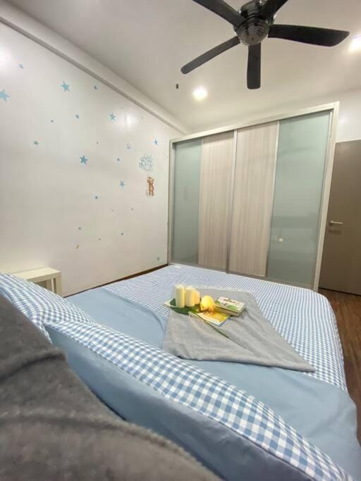 Bed, Bedroom, fireplace