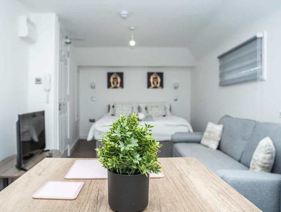 Aylesbury Studio Apartment 6 with parking Apartment in Aylesbury