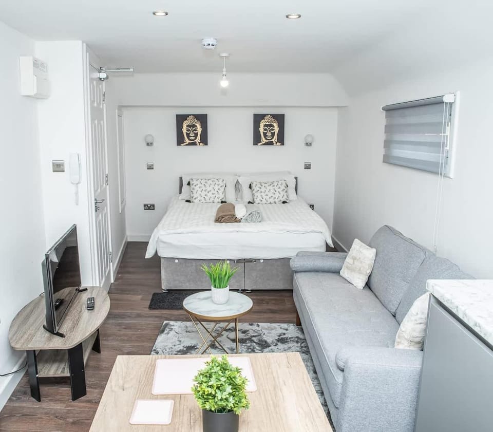Aylesbury Studio Apartment 6 with parking Apartment in Aylesbury