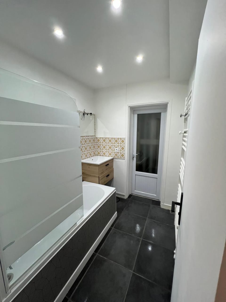 Bathroom, Bath