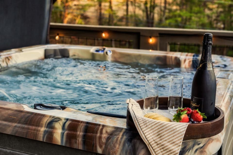 LUX Indoor POOL Cabin GameRoom Theatre & Hot Tub! - Milas Mountain Oasis Cabin in Pigeon Forge
