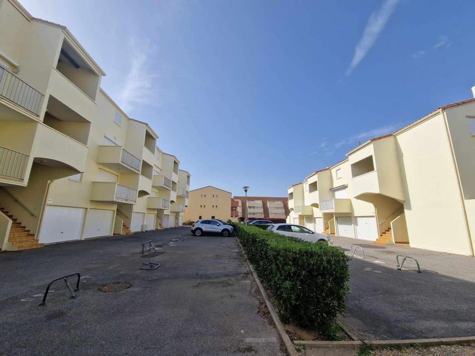 Appartement cosy 2 pièces, 4 pers., à 2 pas de la plage, parking privé, terrasse avec salon de jardin - FR-1-326-815 Apartment in Marseillan