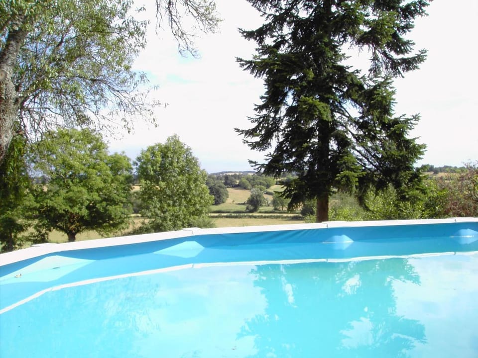 Maison de campagne XIXe avec piscine partagée et animaux admis - FR-1-489-505 House in Auvergne-Rhône-Alpes