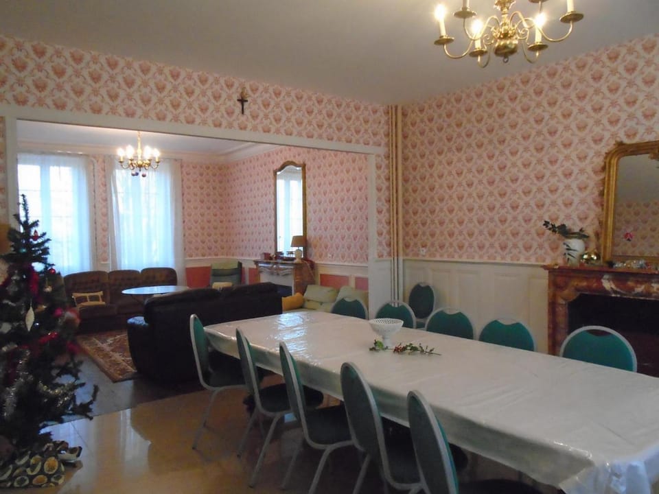 Maison de maître XIXe s. avec piscine et jardin - FR-1-489-504 House in Auvergne-Rhône-Alpes