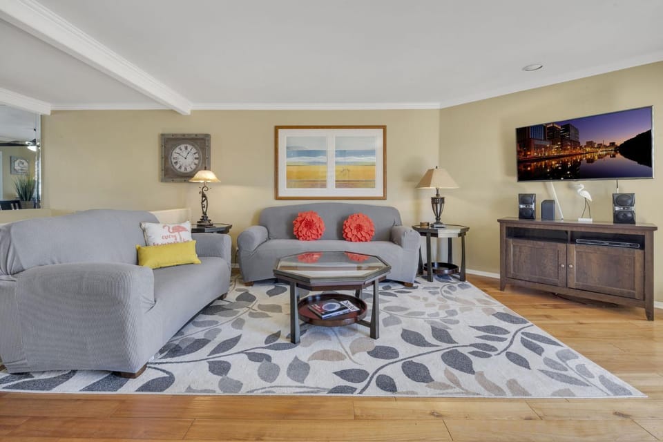 TV and multimedia, Living room, Seating area