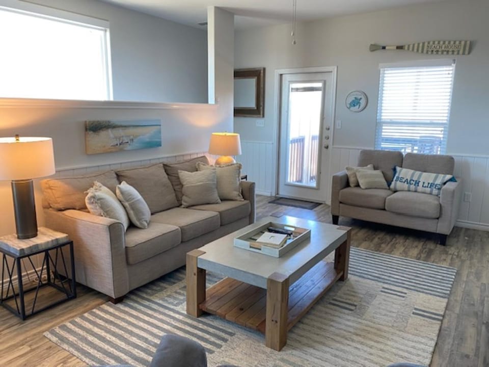 Living room, Seating area, furniture