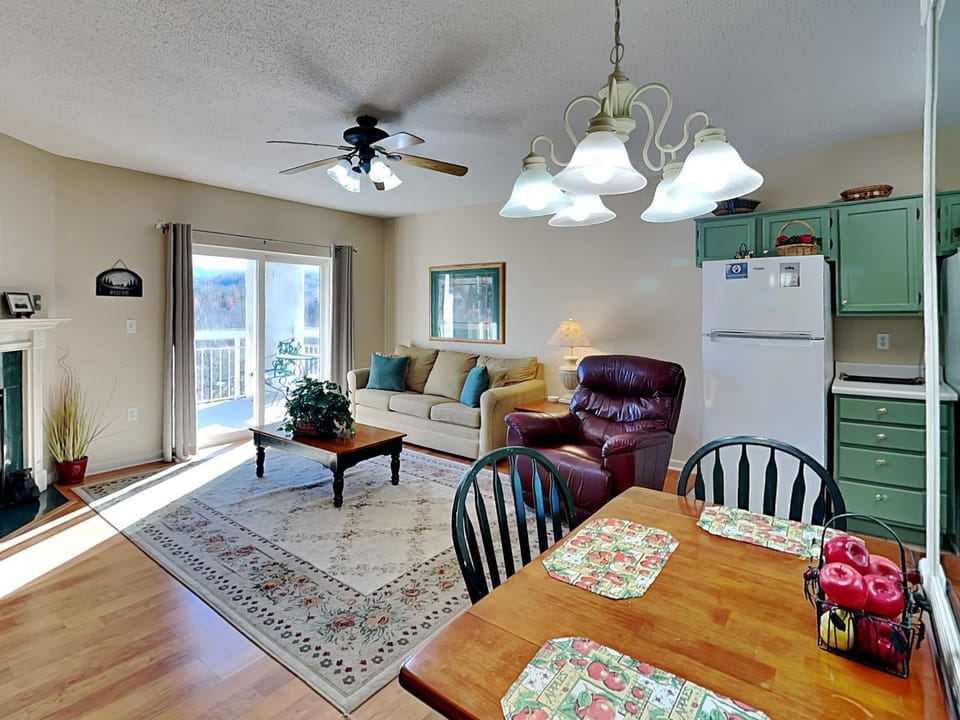 TV and multimedia, Balcony/Terrace, Kitchen or kitchenette, Living room, Seating area, Dining area, furniture