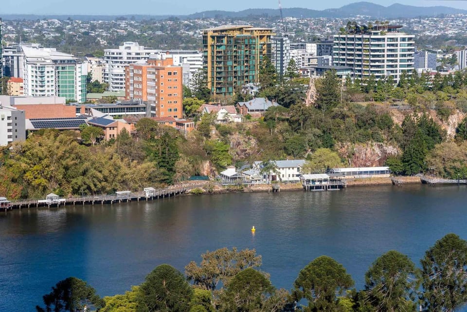 Skyline Viewpoint City Escape Parking - Pool - Gym Apartment in Kangaroo Point