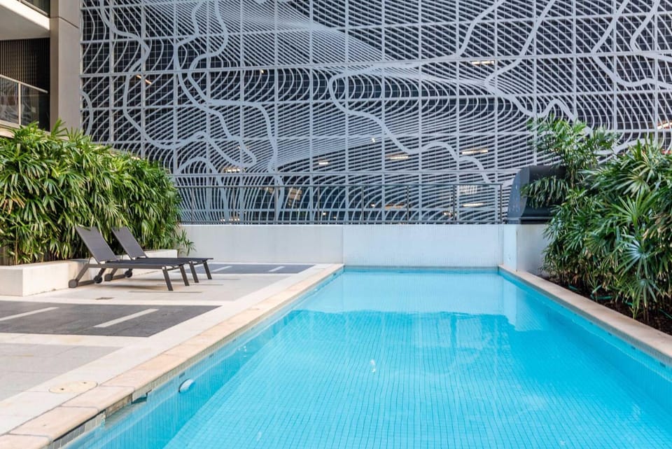 Skyline Viewpoint City Escape Parking - Pool - Gym Apartment in Kangaroo Point