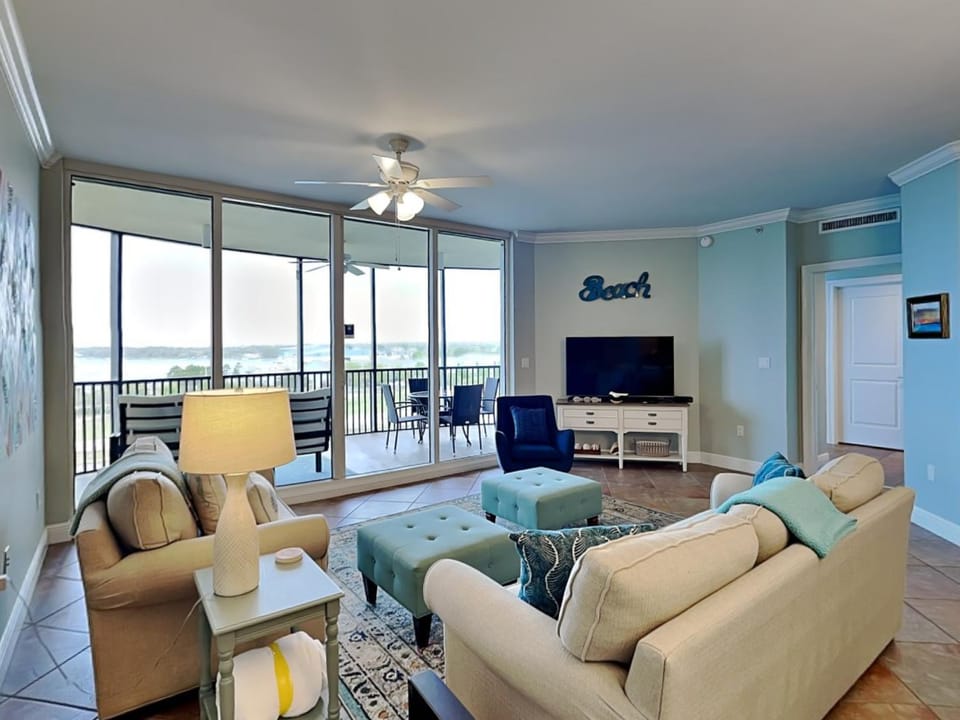 TV and multimedia, Balcony/Terrace, Living room, Seating area, Sea view, furniture, air conditioner