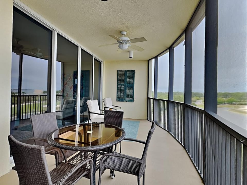 View (from property/room), Balcony/Terrace, Seating area, Dining area