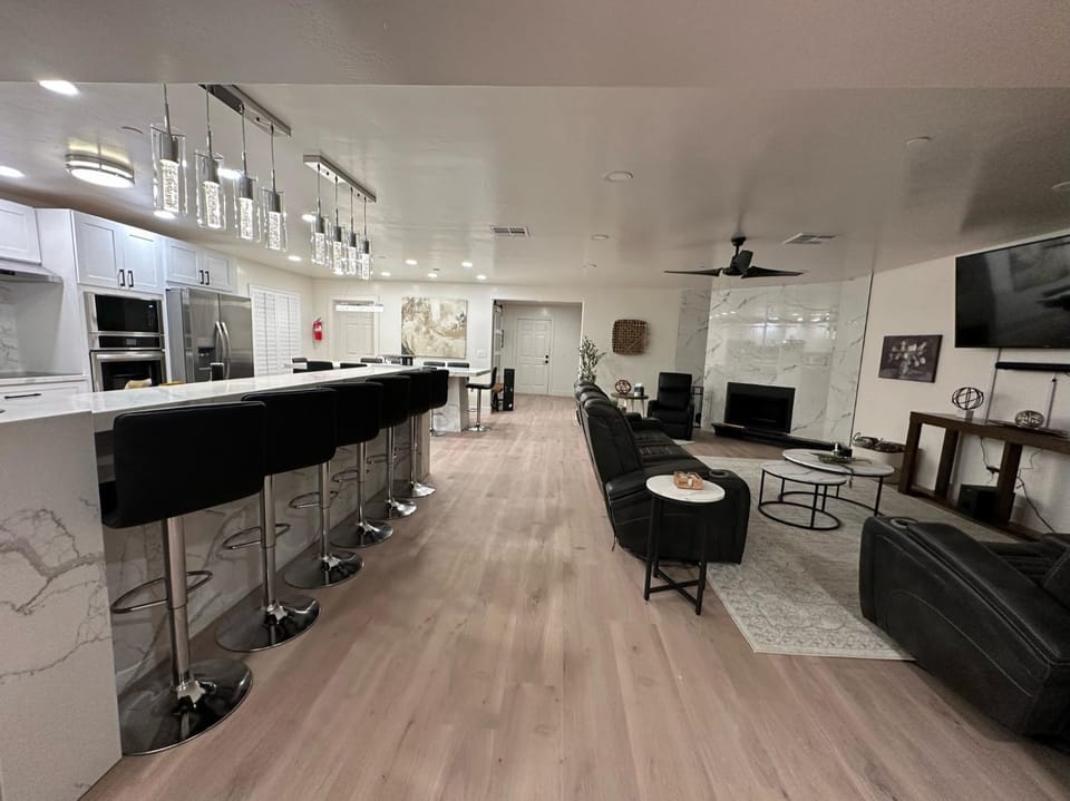 TV and multimedia, Kitchen or kitchenette, Dining area, dishwasher, fireplace, minibar, oven, pet friendly, stove