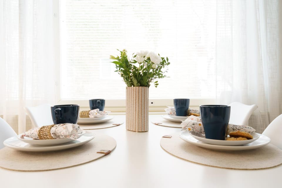 Dining area, internet