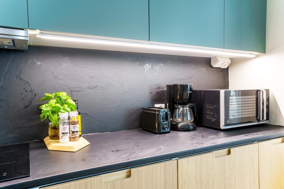 Coffee/tea facilities, Kitchen or kitchenette, internet, toaster