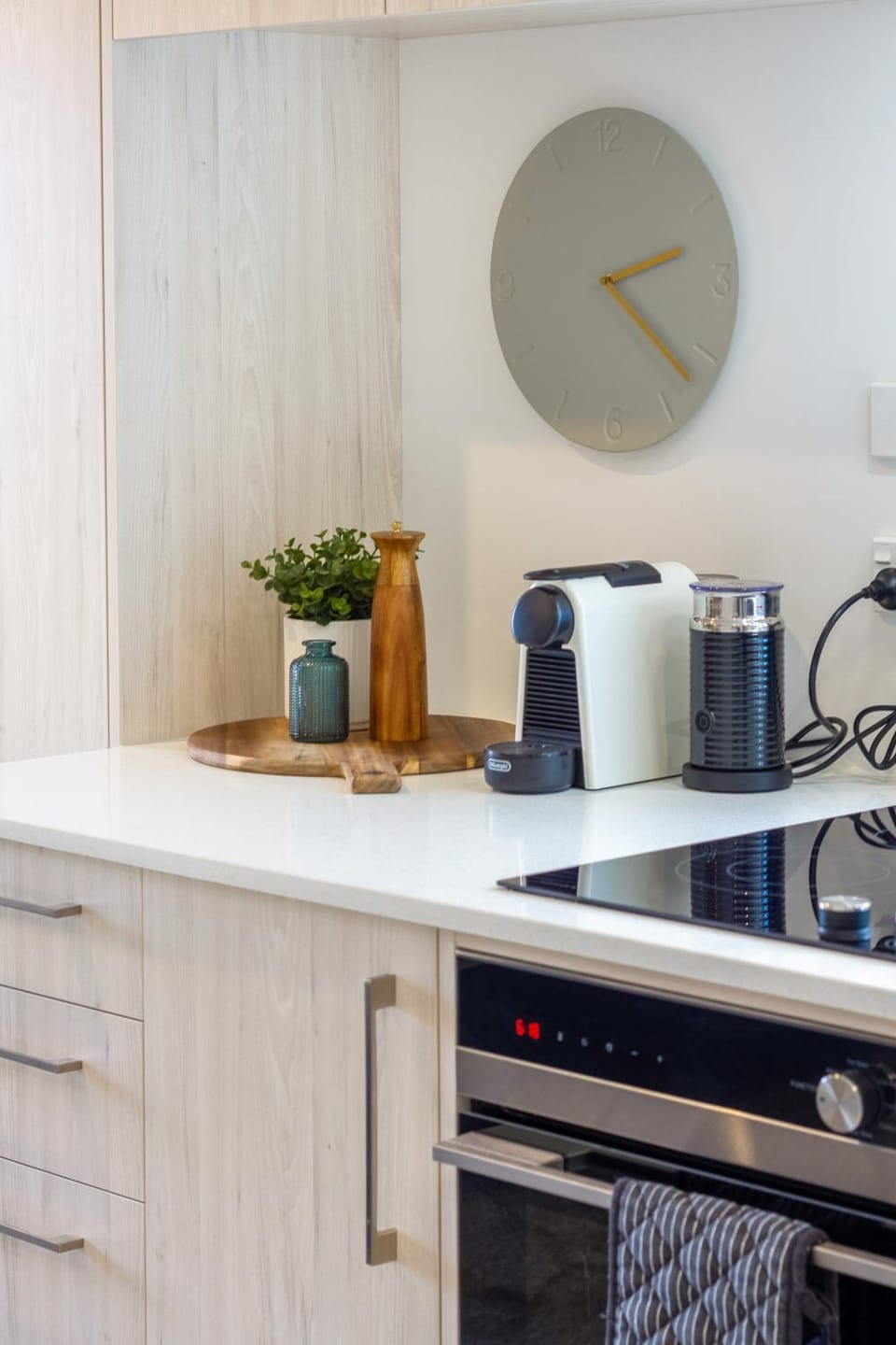 Coffee/tea facilities, Kitchen or kitchenette, Decorative detail, hair dresser, pet friendly, stove