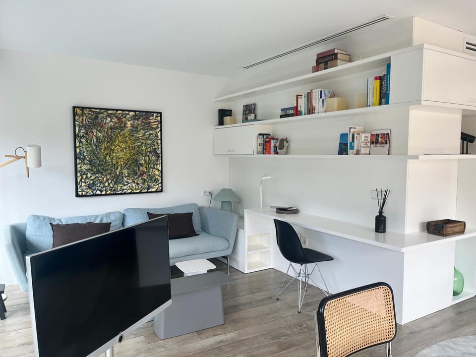 Library, Living room, Seating area