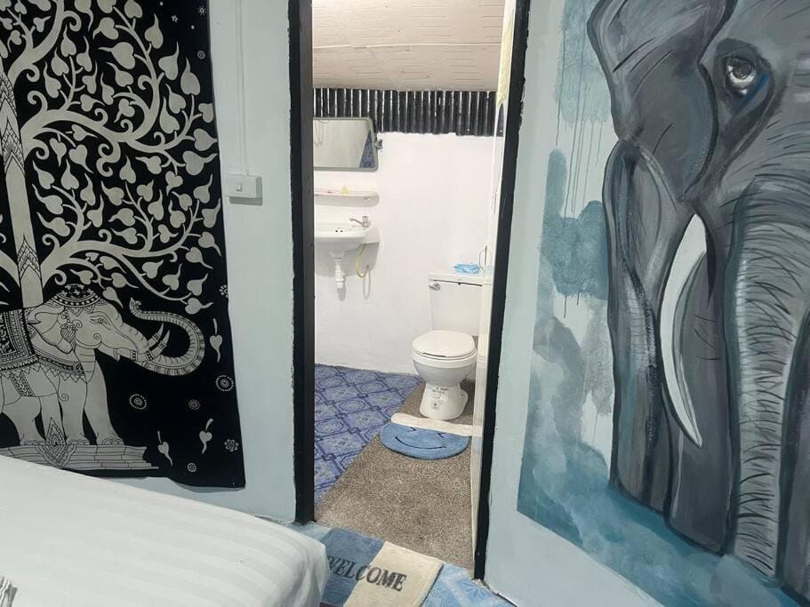 Toilet, Bathroom, Decorative detail