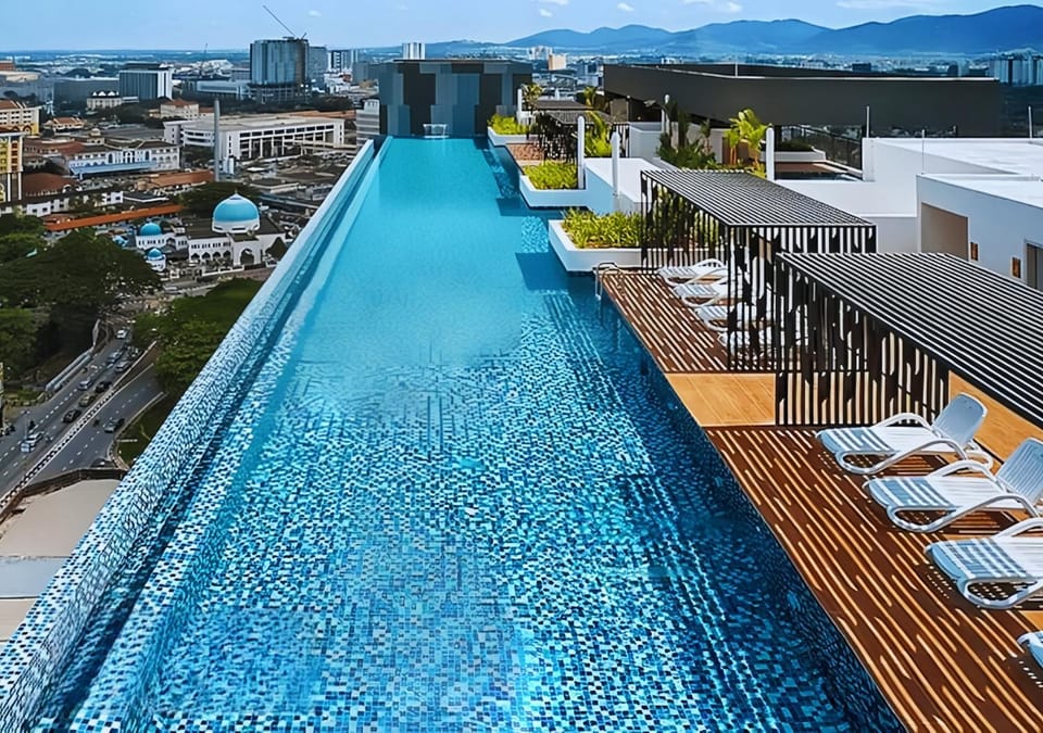 City view, Mountain view, Swimming pool