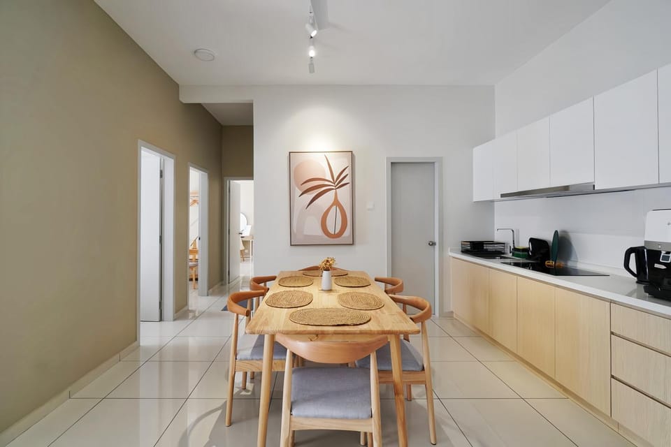 Coffee/tea facilities, Kitchen or kitchenette, Dining area, minibar, stove