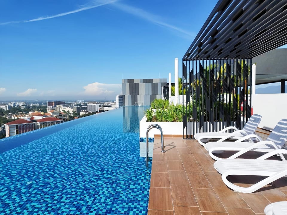 View (from property/room), Pool view, Swimming pool, Swimming pool, sunbed