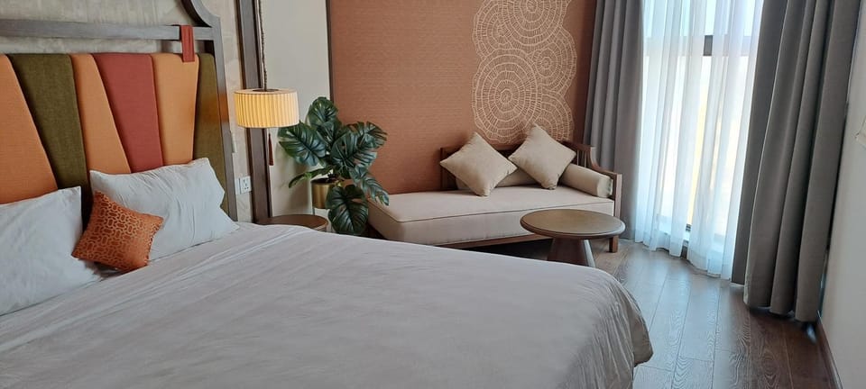 Bed, Photo of the whole room, Seating area
